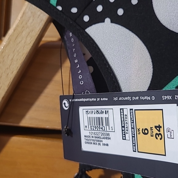 New Mark's and Spencer's blouse.  Size UK 6 - Picture 3 of 5